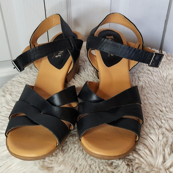 Corkys Size 9m Leather Black and Tan Wedge Sandals with Crisscross Straps - Picture 2 of 11